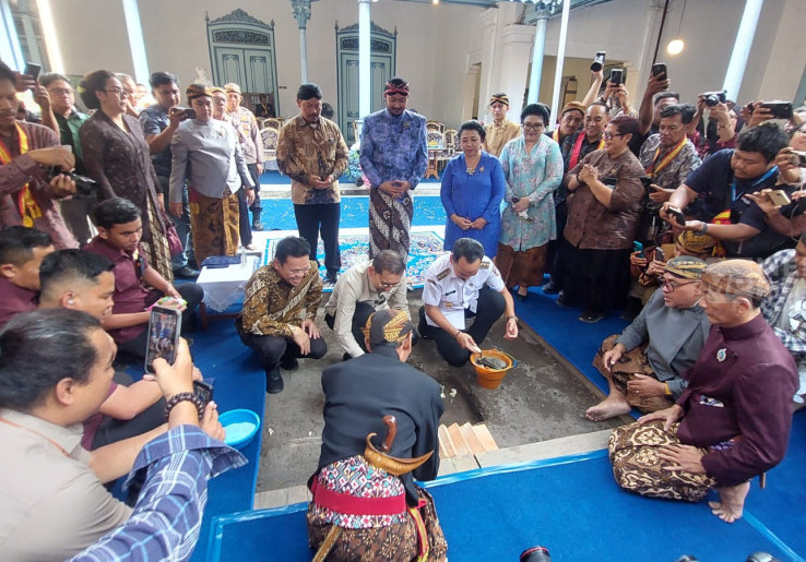 Revitalisasi Keraton Solo Senilai Rp 150 Miliar Dimulai dengan Peletakan Batu Pertama, Menbud Fadli Zon Sebut sebagai Perintah Presiden Prabowo
