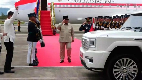 Presiden Prabowo Pakai Maung di KTT ASEAN Filipina, DPR : Bentuk Diplomasi dan Konsistensi Gunakan Produk Lokal