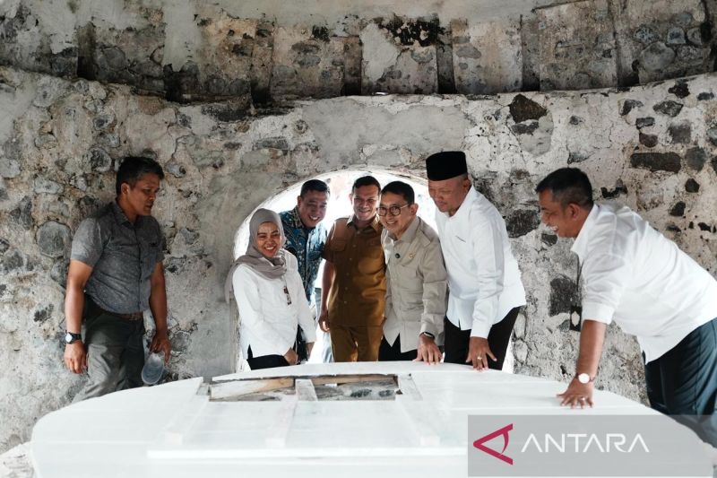Bayangan Menbud Fadli Zon Saat Revitalisasi Benteng Indrapatra Aceh Kelar