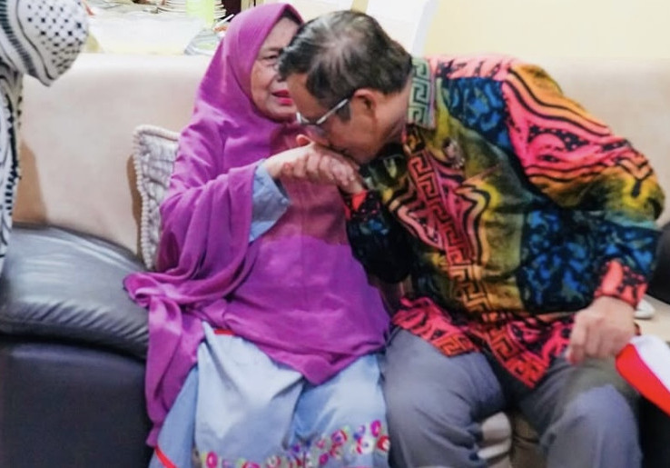 Ibu Meninggal Dunia, Mahfud MD Cerita Biaya Sekolah dan Kost Dari Penjualan Perhiasan