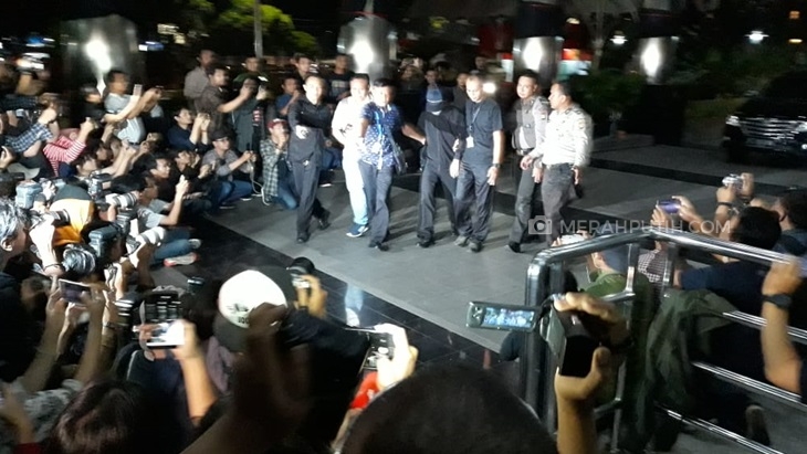 Rommy saat digelandang ke Gedung KPK Jakarta
