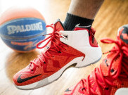 Sporty dan Penuh Gaya, Nih Rekomendasi 5 Sepatu Basket Kece! 