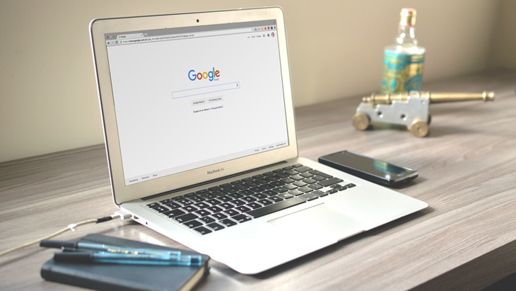 Google sebagai sistem pendukung. (Pexels/ Caio Resende)