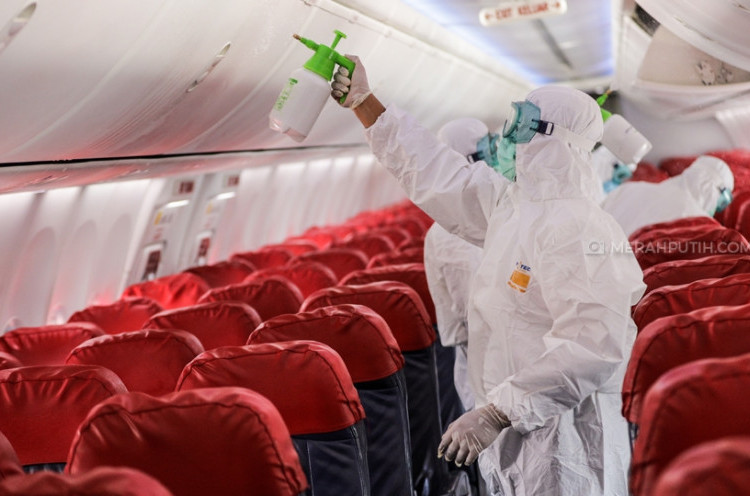 Mengintip Proses Sterilisasi Pesawat Lion Air
