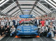 Porsche Taycan Unit Ke-100.000 Diberi Warna Spesial
