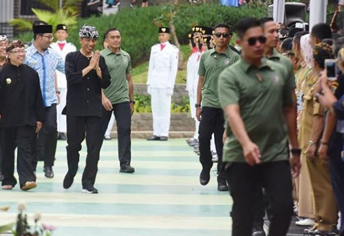 Baru Diresmikan Jokowi, Lampu dan Hiasan Kujang di Alun-Alun Cianjur Rusak