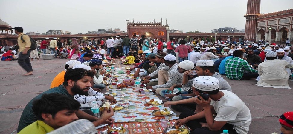 Pria Non-Muslim Ini Mulia Banget, Bangun Masjid dan Sediakan Buka Puasa Sebulan Penuh
