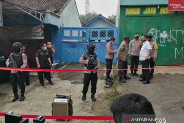Densus 88 Gerebek Dua Rumah di Bekasi dan Condet, Diduga Terkait Bom Katedral