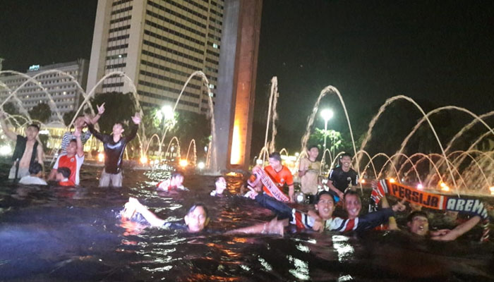 jakmania nyebur bundaran HI
