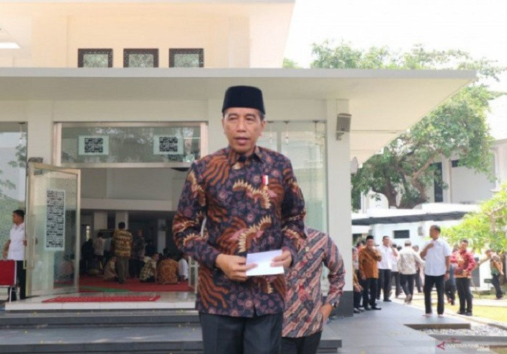 [HOAKS atau FAKTA] Foto Jokowi Salaman dengan WNA Tiongkok Sambil Menunduk