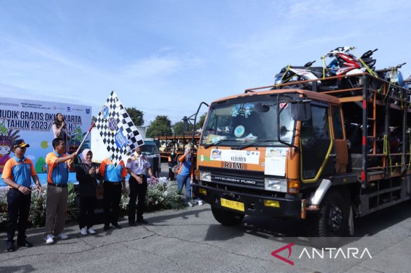 Sekda DKI Lepas Truk Pengangkut 281 Motor Pemudik di Pulogadung