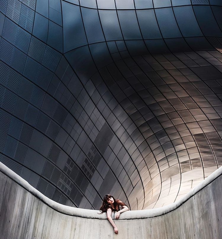  Dongdaemun Design Plaza dirancang oleh arsitek kelahiran Irak Zaha Hadid. (Foto: instagram.com/katemartinmusic)