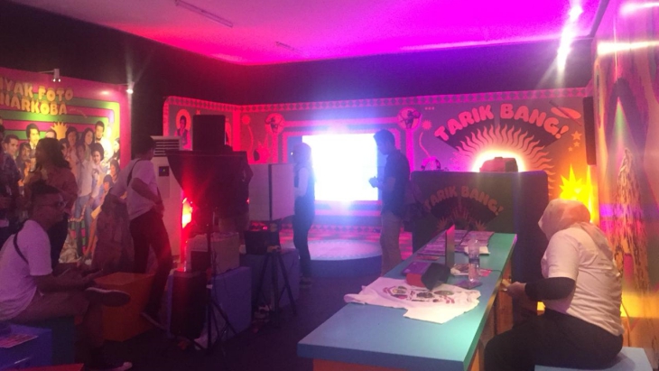 Beberapa pengunjung datang ke booth Helo Dangdut (MP/Raden Yusuf)