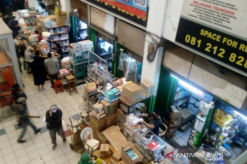 Pasar obat Pramuka Jakarta.  (Foto: Antara)