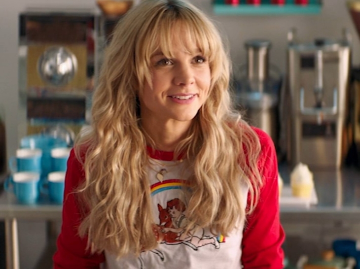 Carey Mulligan dalam Promising Young Woman (2020) dengan Skor 91%. (Foto: abcotvs.com)