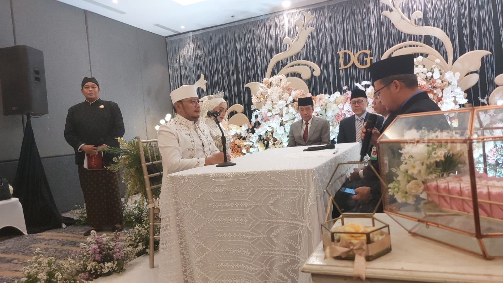  Jokowi dan Zulhas Jadi Saksi Nikah Walkot Tegal, Ngakak Dengar Tepuk Sakinah 