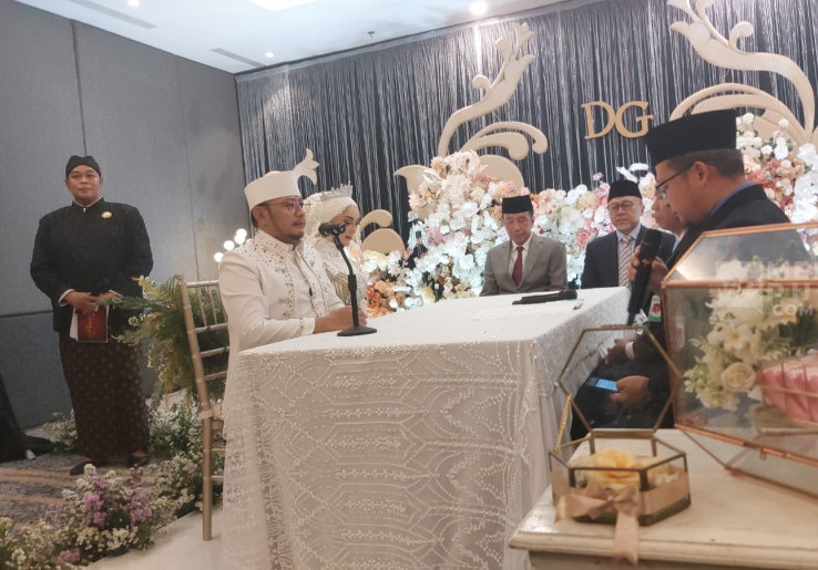 Jokowi dan Zulhas Jadi Saksi Nikah Walkot Tegal, Ngakak Dengar Tepuk Sakinah