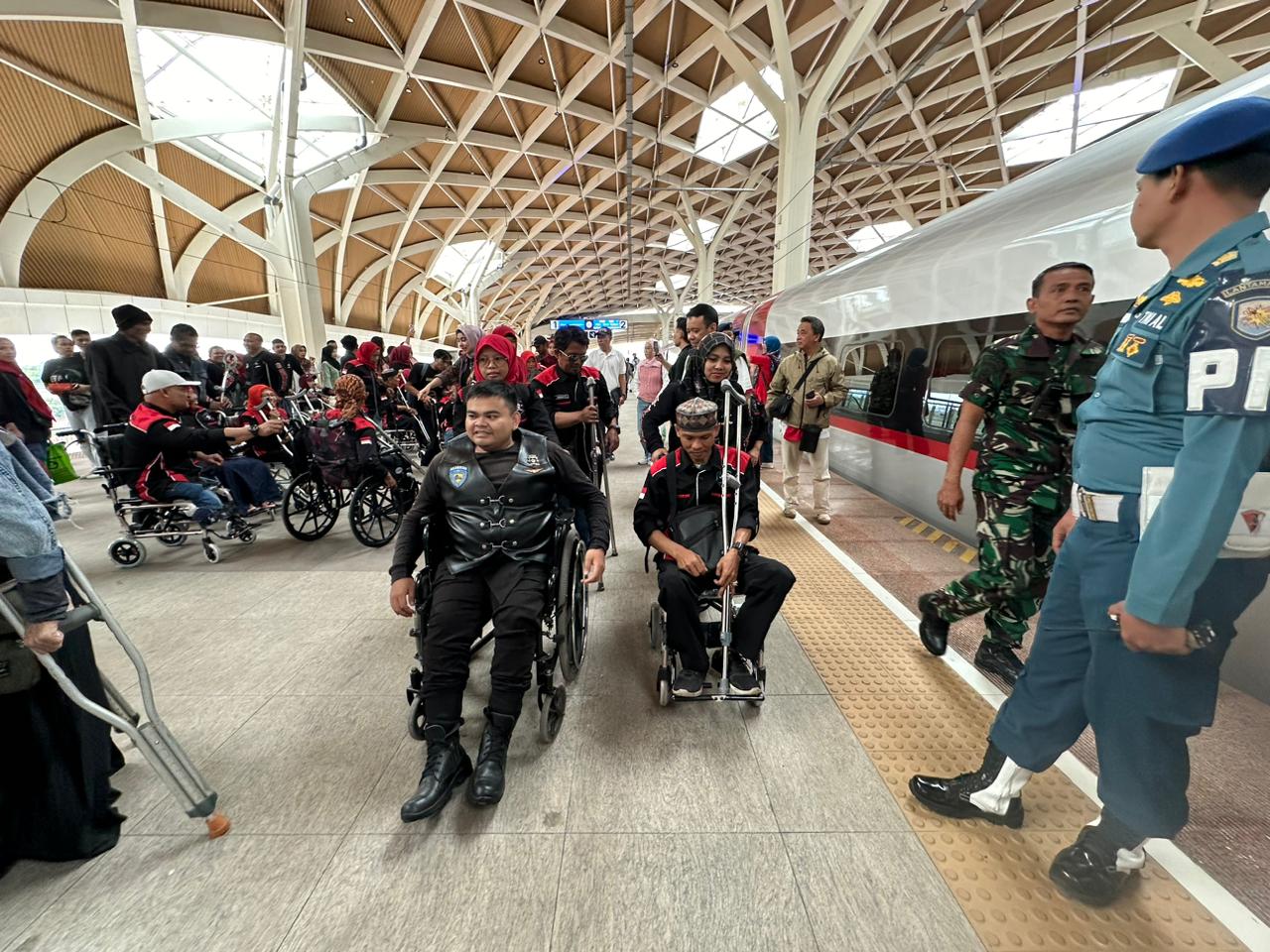 KCIC Ajak Komunitas Disabilitas Naik Kereta Cepat Whoosh