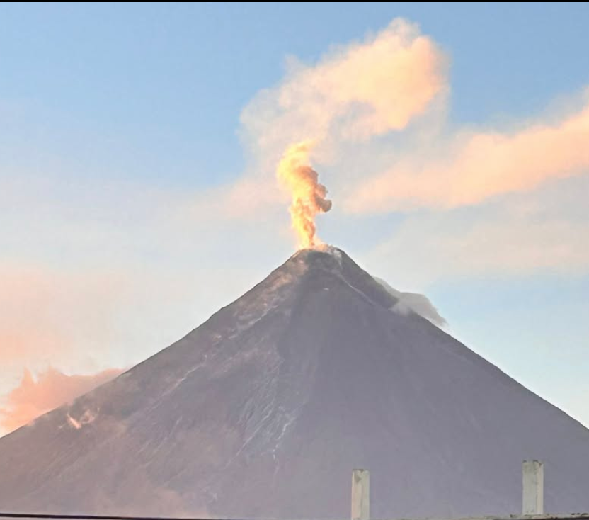    Gunung Mayon di Filipina Meletus, Ribuan Orang Dievakuasi