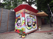  Sejumlah Seniman Mural Warnai Kios UMKM Binaan Jakpreneur