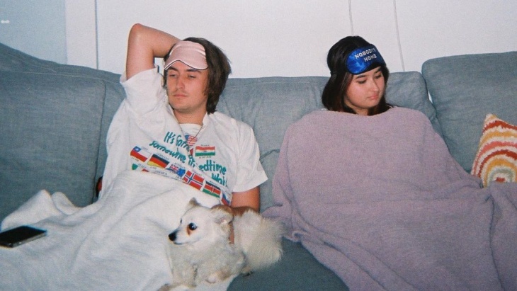 Stephanie Poetri dan Gnash Duet dalam 'Breakfast In Bed'