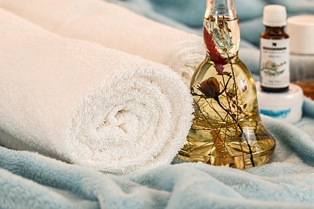 Manjakan diri dengan lulur tubuh dua atau tiga kali seminggu. (Foto pixabay/stevepb)