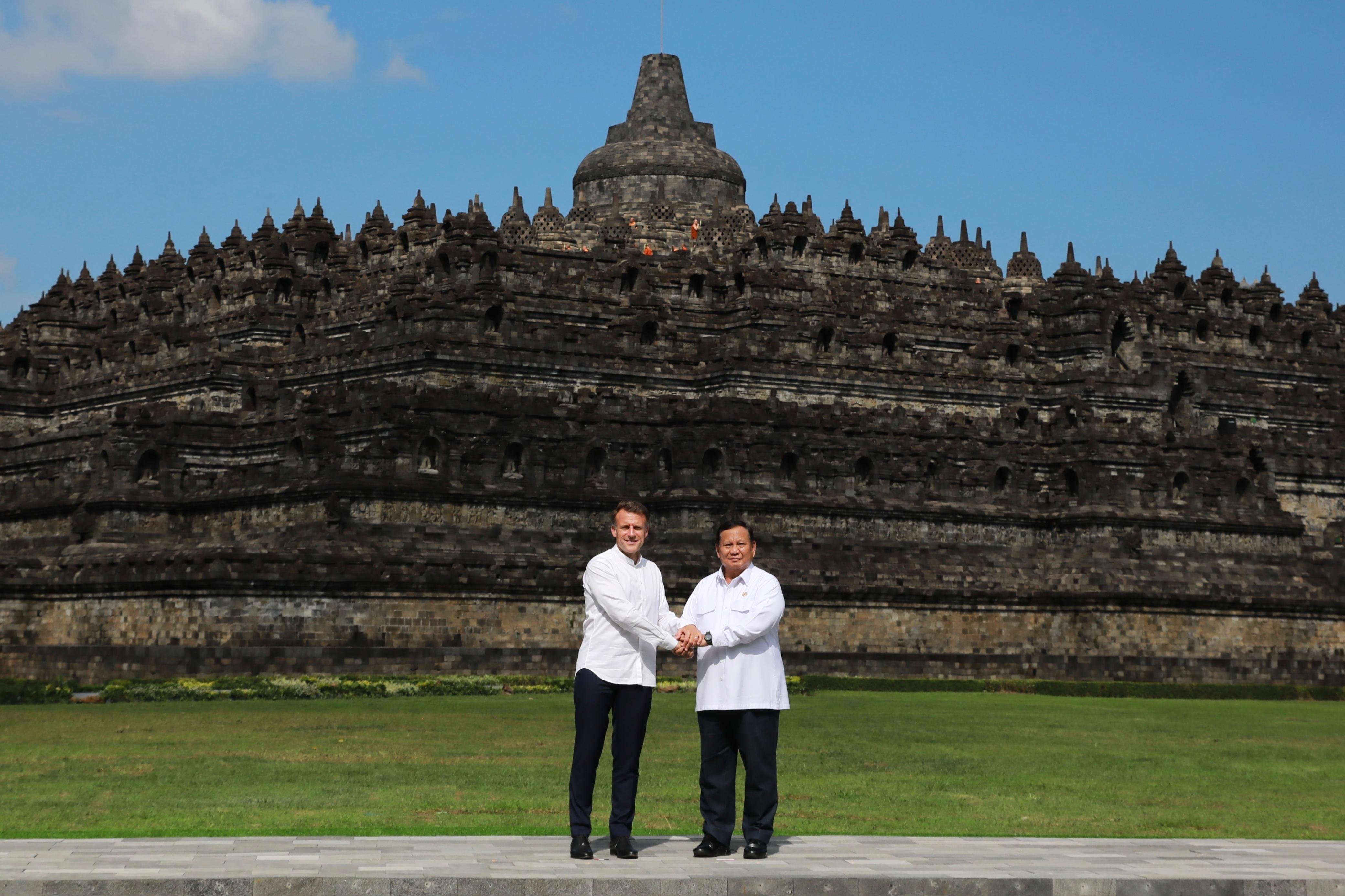 Di Borobudur bersama Macron, Prabowo Tegaskan Komitmen Indonesia Jaga Toleransi dan Budaya