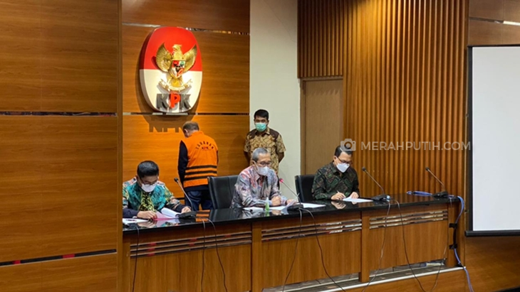 KPK menahan bekas Direktur Utama (Dirut) PT Pelindo II Richard Joost Lino (RJ Lino), Jumat (26/3). (Foto: MP/Ponco Sulaksono)