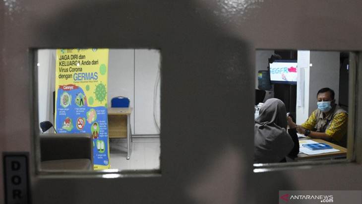 Anggota DPR Minta Menkes Terbuka Soal Jumlah Alat dan Pasien Dites Corona