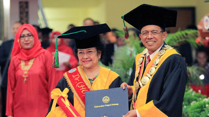 Megawati Mendapat Gelar Doktor Honoris Causa Bidang Politik Pendidikan
