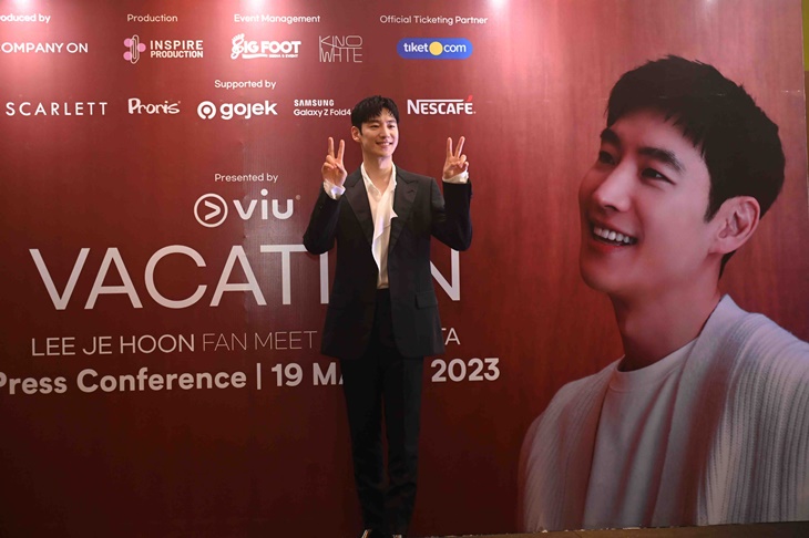 Ribuan Fans Terbius Pesona Lee Je-Hoon di Fan Meet