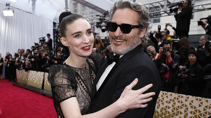 Kisah haru di Balik Nama Anak Pertama Joaquin Phoenix dan Rooney Mara