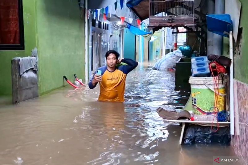 Kebon Pala Banjir Hampir 2 Meter, Air Luapan Ciliwung Datang Sejak Sabtu Sore
