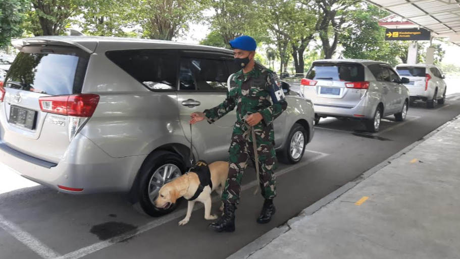 Bom Bunuh Diri di Makassar, Pengamanan Bandara Adi Soemarmo Diperketat