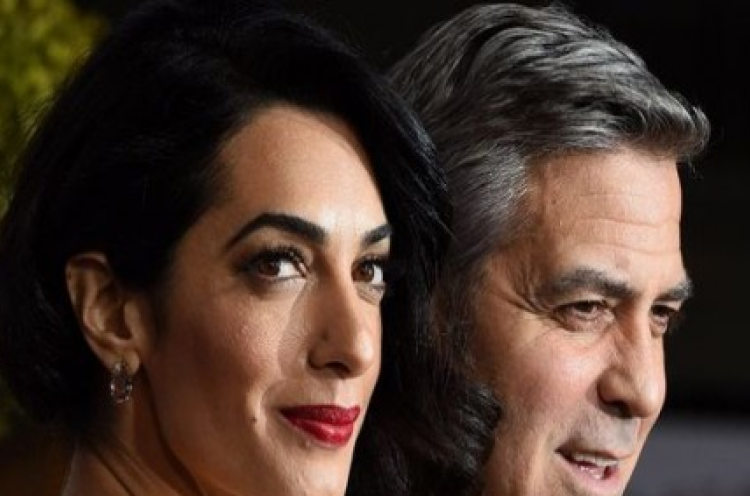 Foto Bersama Bayi Kembarnya Muncul di Majalah, George Clooney Pun Berang
