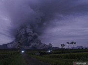 Luncuran Awan Panas Gunung Semeru Mirip Kejadian 26 Tahun Lalu