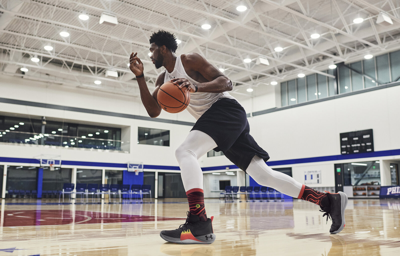 Under Armour Resmi Luncurkan Sepatu Bertandatangan Joel Embiid Saat Kali Pertama Berlaga