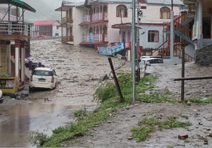 Banjir Bandang Tewaskan Sedikitnya 200 Orang di India dan Pakistan