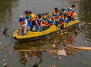 Aksi Nyata JHL Group Sapu Bersih Sampah Sungai Cisadane Jelang World Cleanup Day 2026