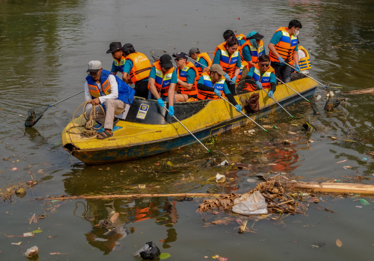 Aksi Nyata JHL Group Sapu Bersih Sampah Sungai Cisadane Jelang World Cleanup Day 2026