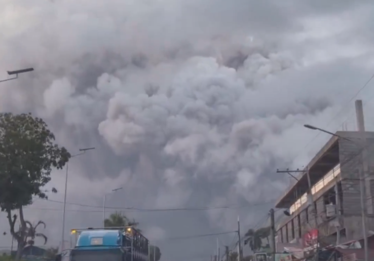 Gunung Mayon di Filipina Meletus, Abu Vulkanis Ganggu Lalu Lintas