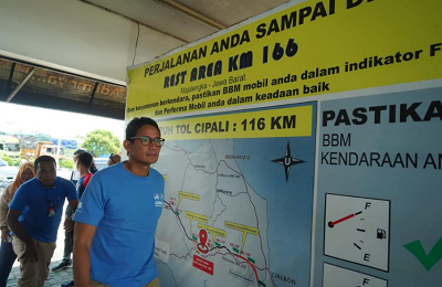 Mampir di Rest Area Km 166 Top Cipali, Sandiaga Dengarkan Keluhan Anton dan Ade 