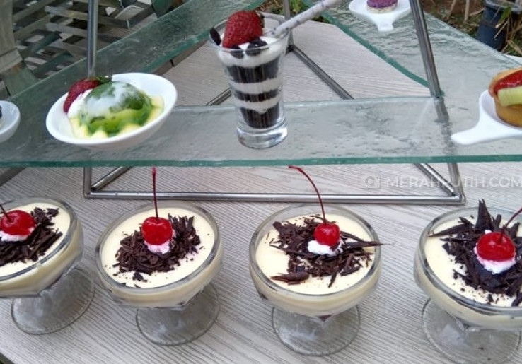 Cake Untuk Vegetarian di Oasis Bistro