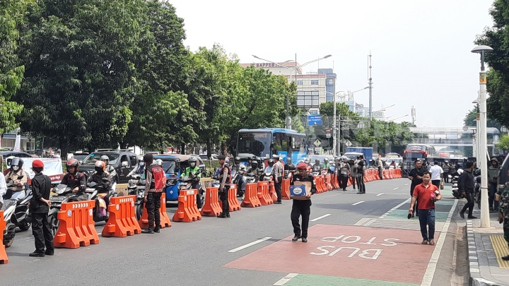 Jalan Raya Salemba Macet Parah Jelang Pendaftaran Pilkada DKI