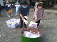 Rawan Disalahgunakan, KPU Solo Bakar 8.237 Surat Suara Rusak