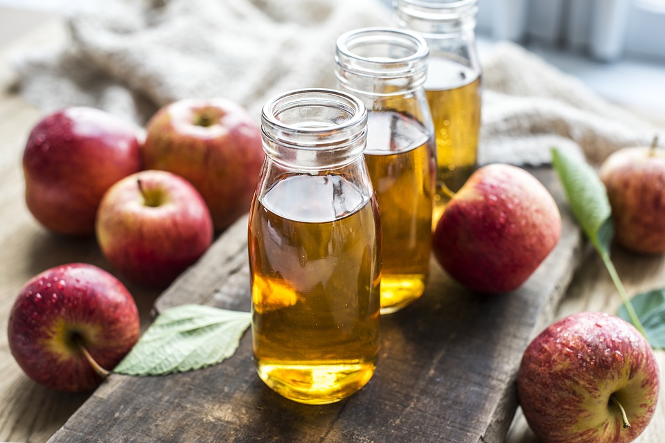 Cuka sari apel bis adipakai untuk obati pegal (Sumber: Pixabay/rawpixel)