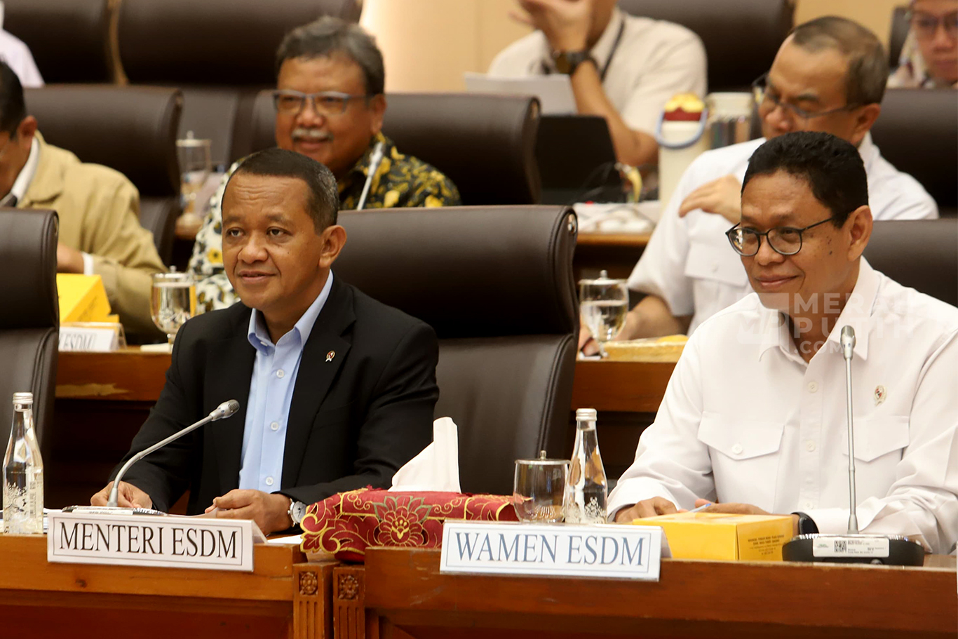 Raker Menteri ESDM Bahlil Lahadalia dengan Komisi XII DPR Bahas Asumsi Dasar Sektor ESDM