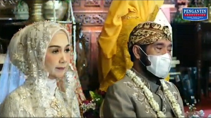Intip Fesyen di Prosesi Akad Nikah Ketua MK dan Adik Jokowi