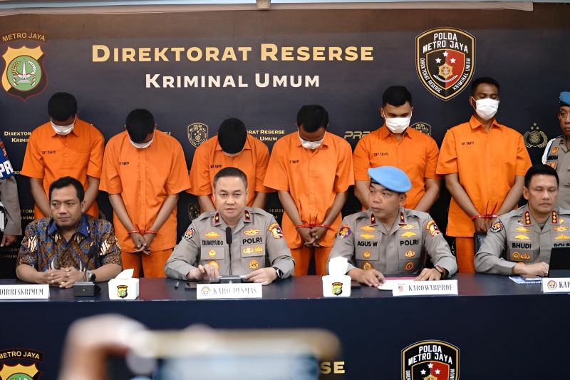 6 Polisi Pengeroyok 'Mata Elang' Jalani Sidang Etik