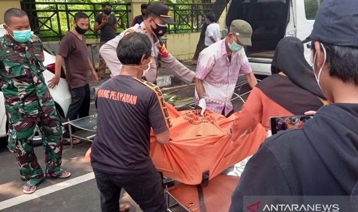 Dua Pekerja Tewas Tertimpa Runtuhan Proyek Rumah Tua di Bendungan Hilir